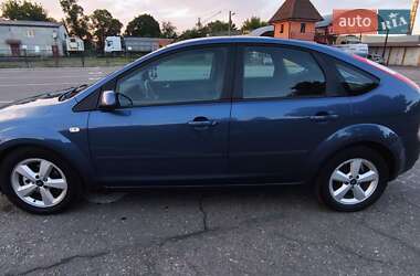 Хэтчбек Ford Focus 2005 в 