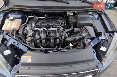 Хэтчбек Ford Focus 2005 в 