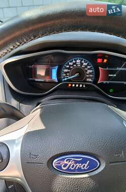 Хэтчбек Ford Focus 2012 в 