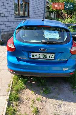 Хэтчбек Ford Focus 2012 в 