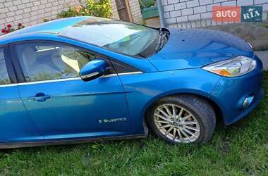 Хэтчбек Ford Focus 2012 в 