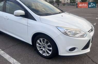 Хэтчбек Ford Focus 2013 в 