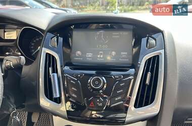Седан Ford Focus 2011 в 
