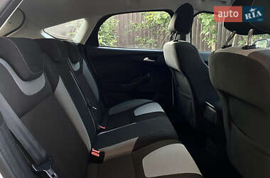 Хэтчбек Ford Focus 2012 в 