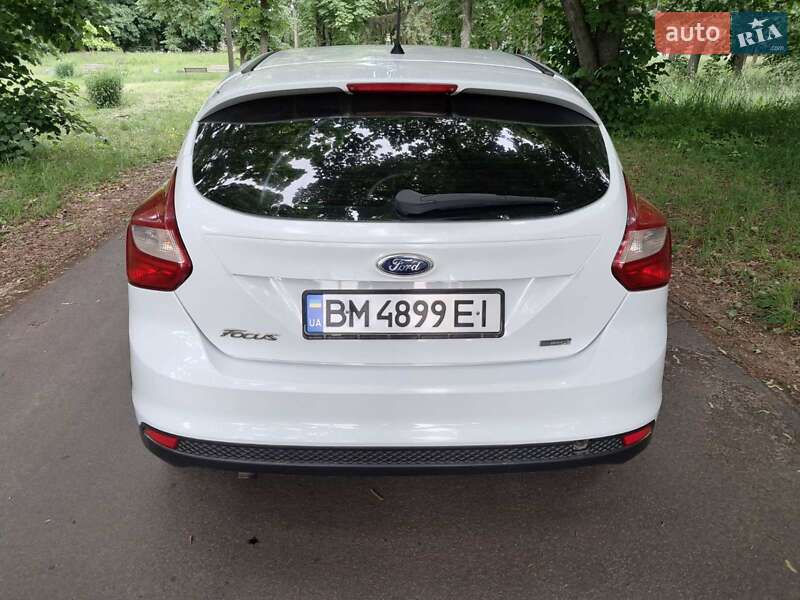Хэтчбек Ford Focus 2014 в Глухове
