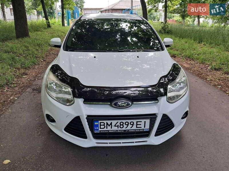 Хэтчбек Ford Focus 2014 в Глухове