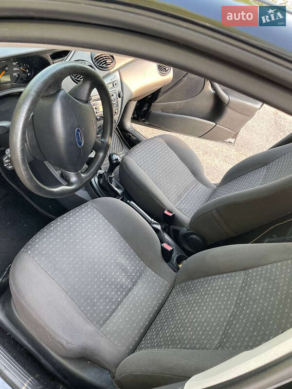 Хэтчбек Ford Focus 2004 в Ровно