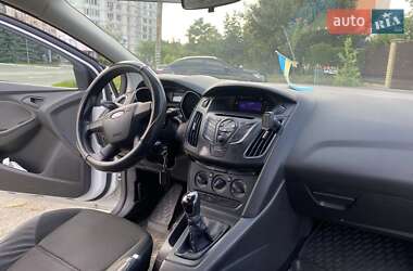 Хэтчбек Ford Focus 2012 в 