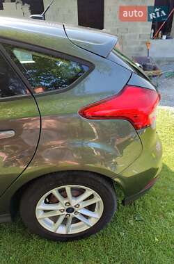 Хэтчбек Ford Focus 2015 в 