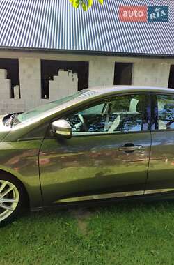 Хэтчбек Ford Focus 2015 в 