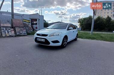Хэтчбек Ford Focus 2011 в 