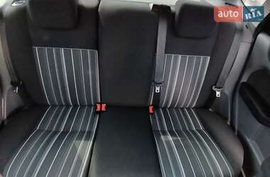 Хэтчбек Ford Focus 2011 в 