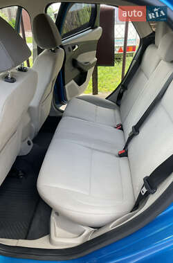 Хэтчбек Ford Focus 2012 в 