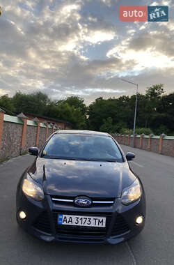 Хэтчбек Ford Focus 2012 в 