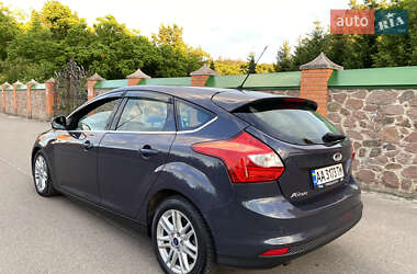 Хэтчбек Ford Focus 2012 в 