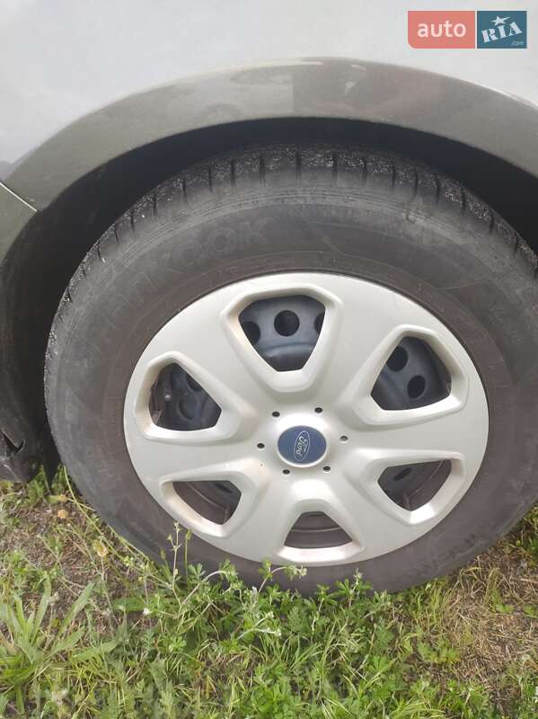 Седан Ford Focus 2016 в Киеве