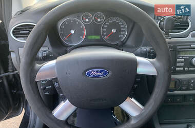 Хэтчбек Ford Focus 2006 в 