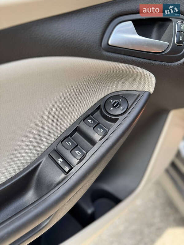Хэтчбек Ford Focus 2015 в Киеве