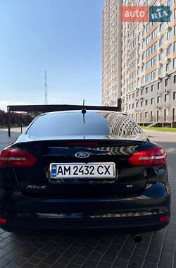 Седан Ford Focus 2015 в 