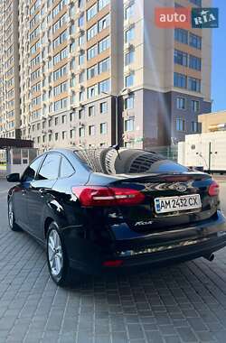 Седан Ford Focus 2015 в 