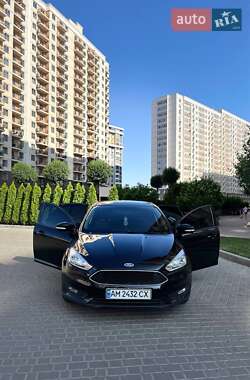 Седан Ford Focus 2015 в 