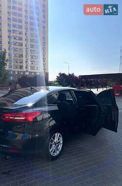 Седан Ford Focus 2015 в 