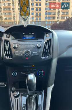 Седан Ford Focus 2015 в 