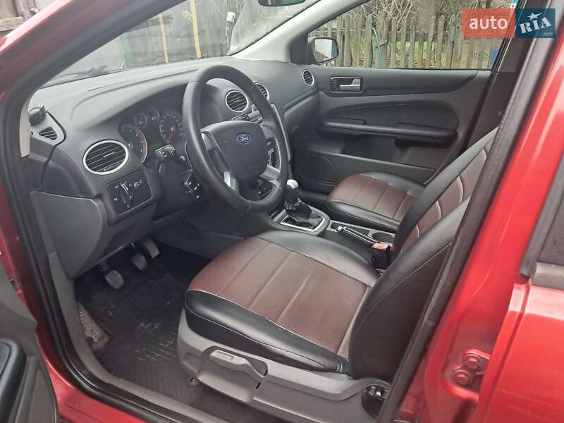 Хэтчбек Ford Focus 2006 в Коломаке