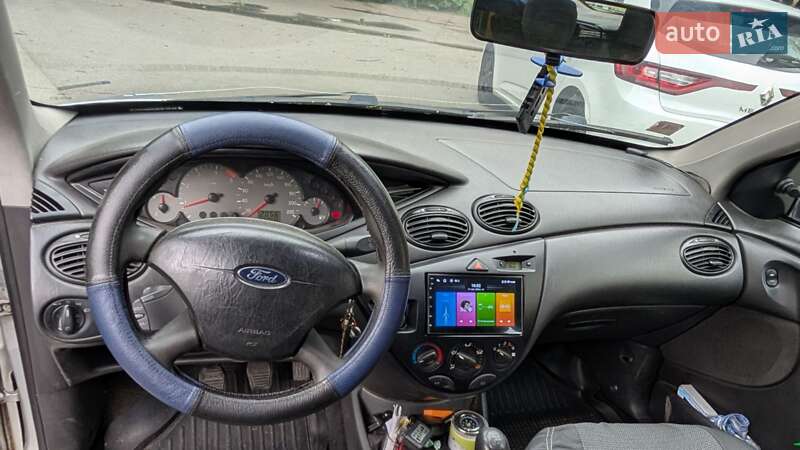 Универсал Ford Focus 2004 в Вишневом фото 5 Универсал Ford Focus 2004 в Вишневом