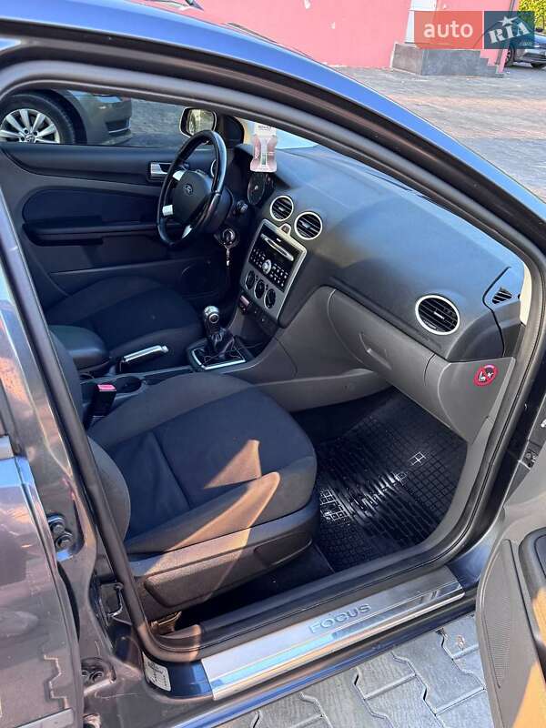 Хэтчбек Ford Focus 2006 в Городке