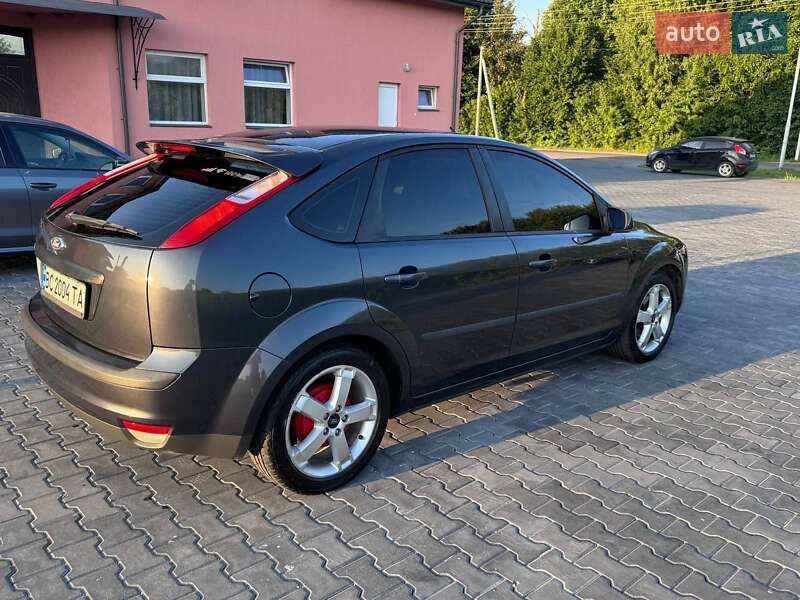 Хэтчбек Ford Focus 2006 в Городке