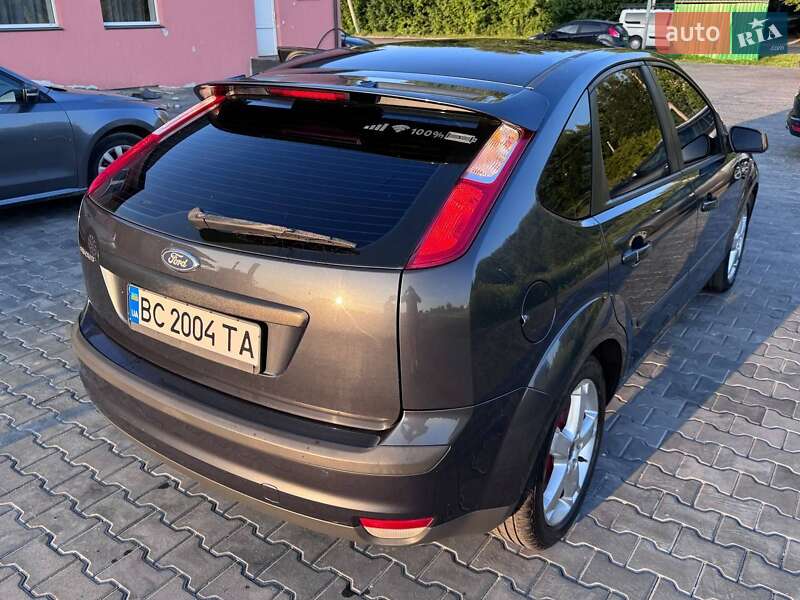 Хэтчбек Ford Focus 2006 в Городке