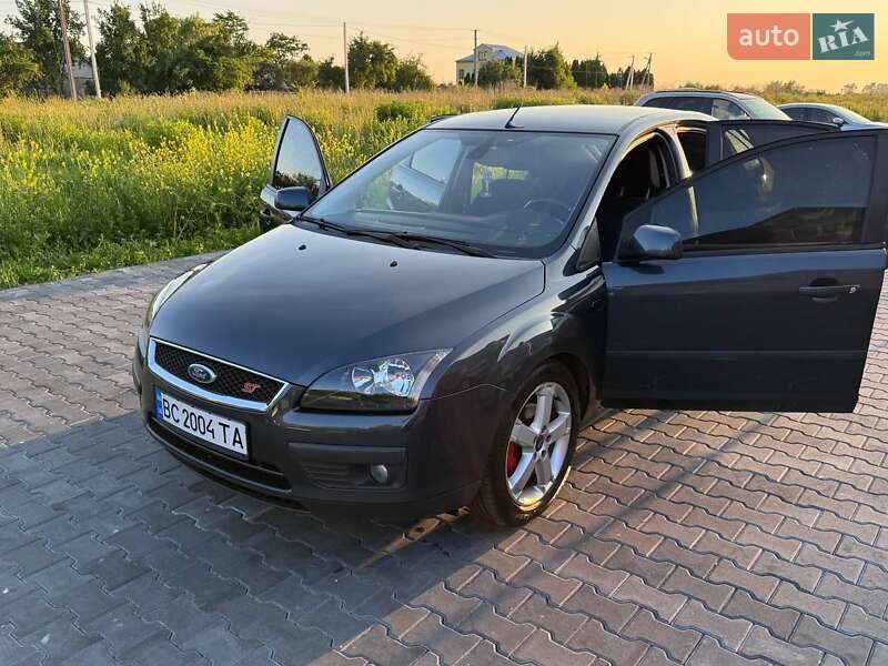 Хэтчбек Ford Focus 2006 в Городке
