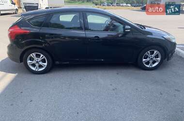 Хэтчбек Ford Focus 2012 в 