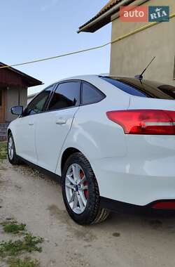 Седан Ford Focus 2015 в 