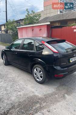 Хэтчбек Ford Focus 2011 в 