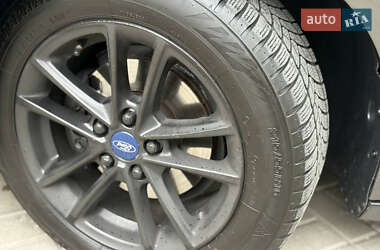 Седан Ford Focus 2015 в 