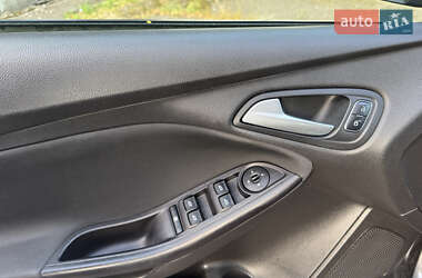 Хэтчбек Ford Focus 2015 в 