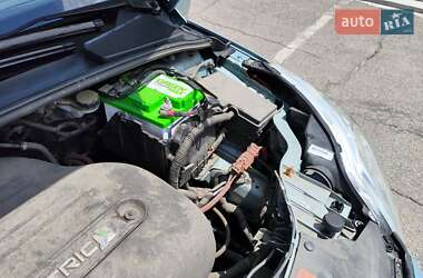 Хэтчбек Ford Focus 2012 в 
