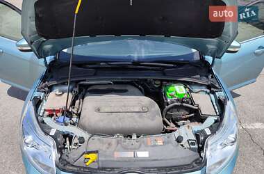 Хэтчбек Ford Focus 2012 в 