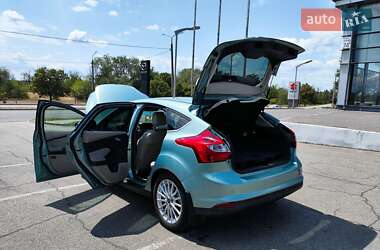 Хэтчбек Ford Focus 2012 в 