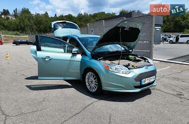Хэтчбек Ford Focus 2012 в 