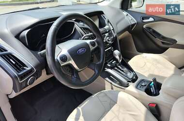 Хэтчбек Ford Focus 2012 в 