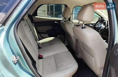 Хэтчбек Ford Focus 2012 в 