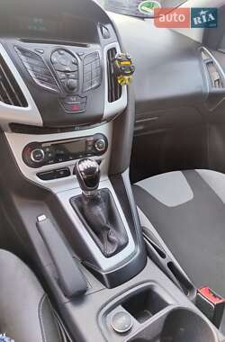 Хэтчбек Ford Focus 2013 в 