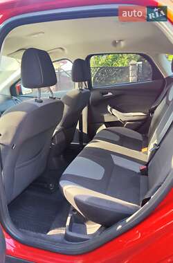 Хэтчбек Ford Focus 2013 в 