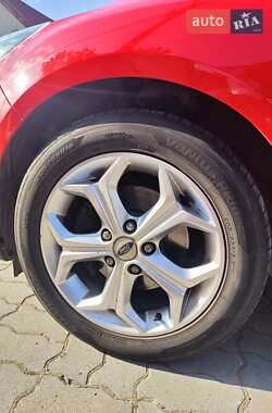 Хэтчбек Ford Focus 2013 в 