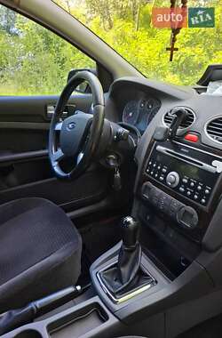 Хэтчбек Ford Focus 2005 в 