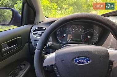 Хэтчбек Ford Focus 2005 в 