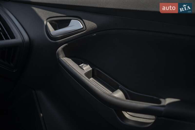 Хэтчбек Ford Focus 2016 в Черновцах